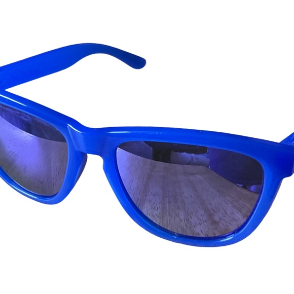 Blue Polarized Sunglasses - Picture 2 of 4